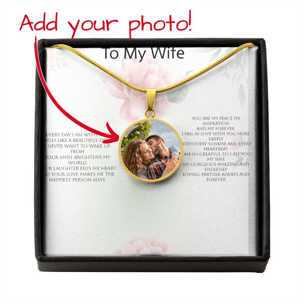 Photo Circle Necklace for Wife – A Romantic Gift from the Heart