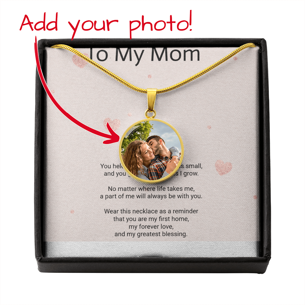 Photo Circle Necklace for Mom – A Gift Filled with Love