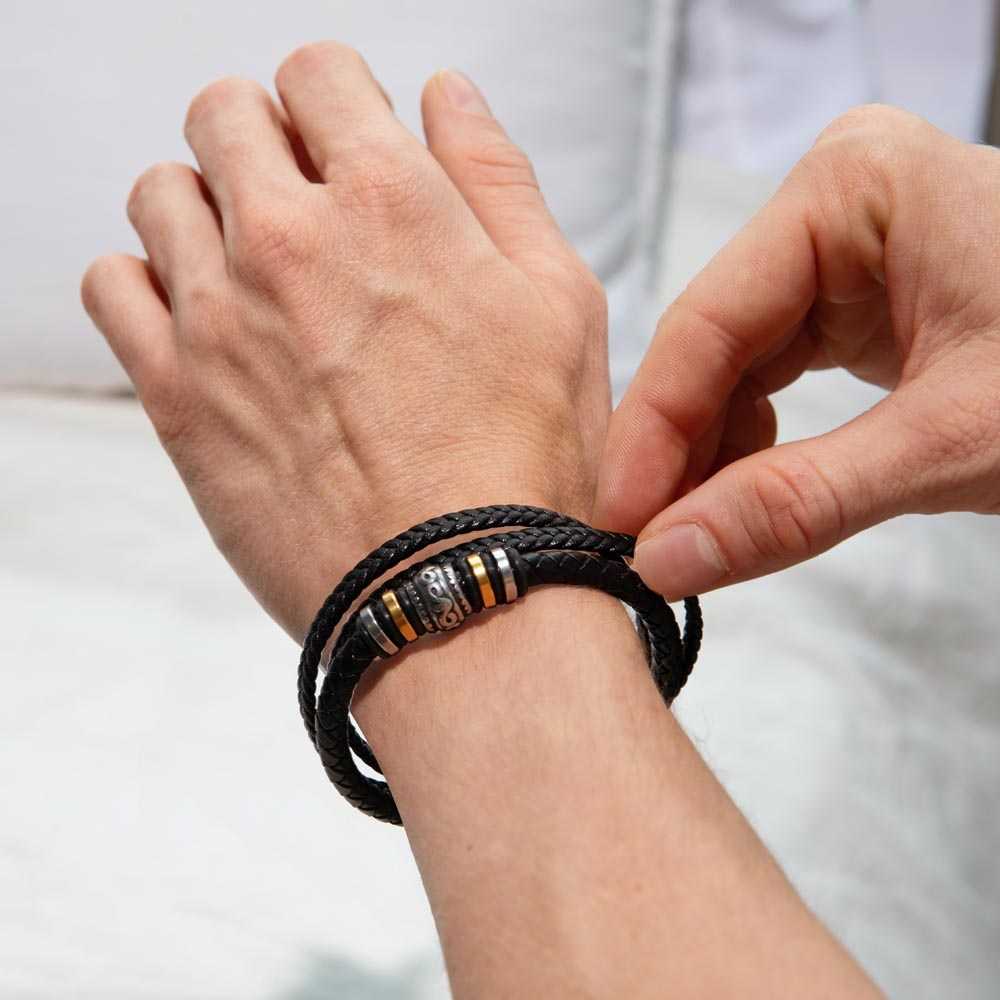 “Elegant Circle Bangle – Where Sophistication Meets Simplicity”